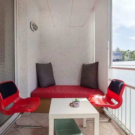 아파트 70 Square M With Balcony+parking+ac 류블랴나